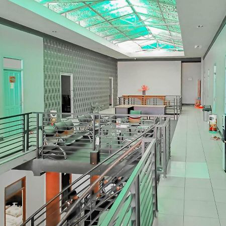Urbanview Hotel Bagoes Sintang By Reddoorz Esterno foto