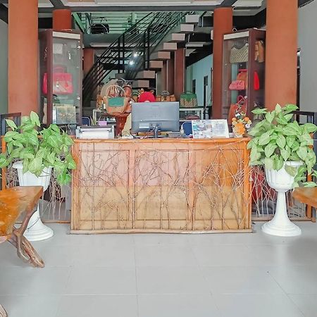 Urbanview Hotel Bagoes Sintang By Reddoorz Esterno foto