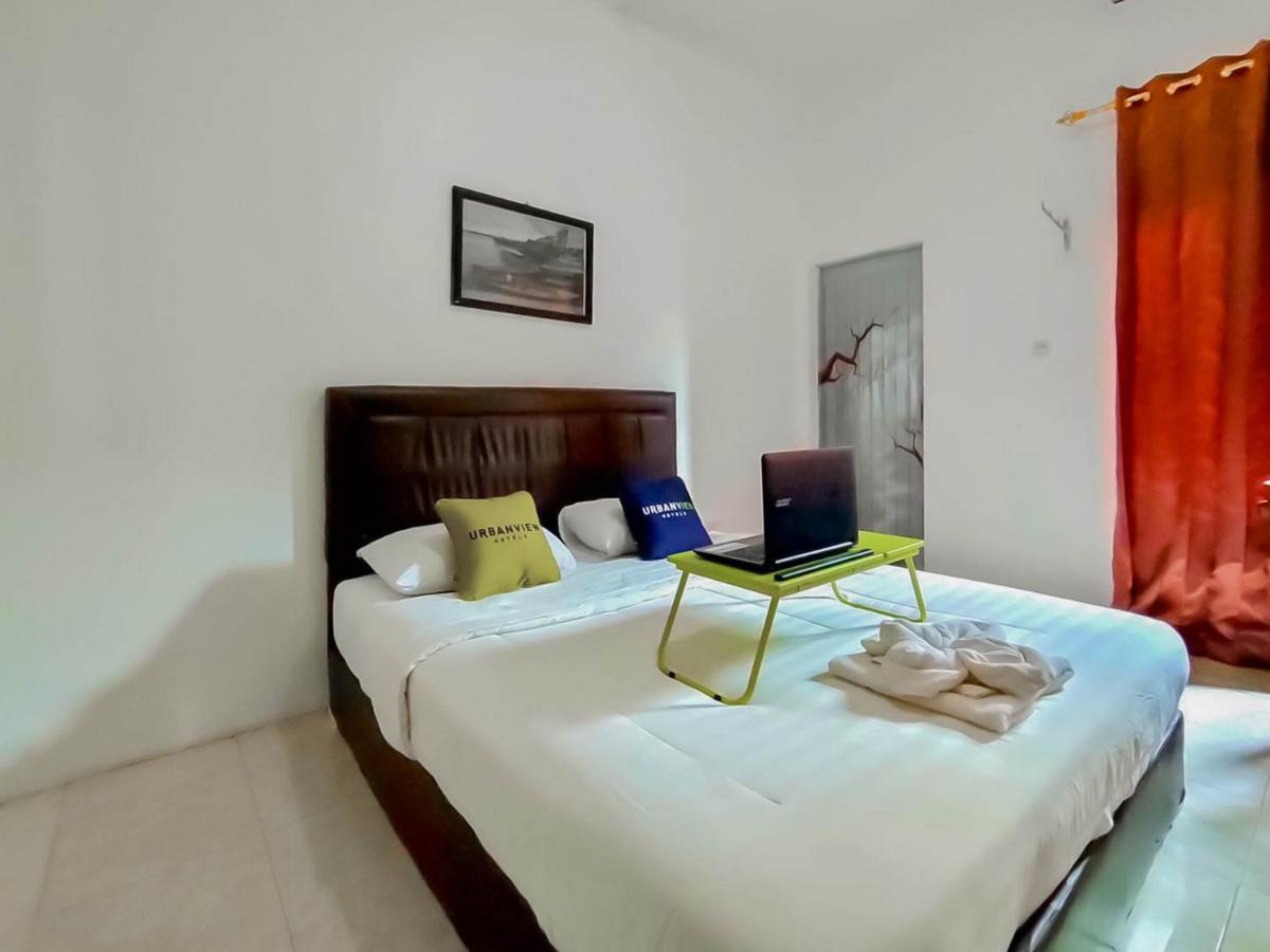 Urbanview Hotel Bagoes Sintang By Reddoorz Esterno foto