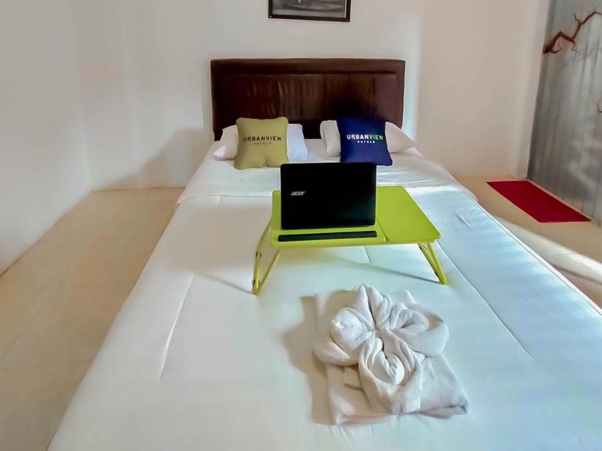 Urbanview Hotel Bagoes Sintang By Reddoorz Esterno foto