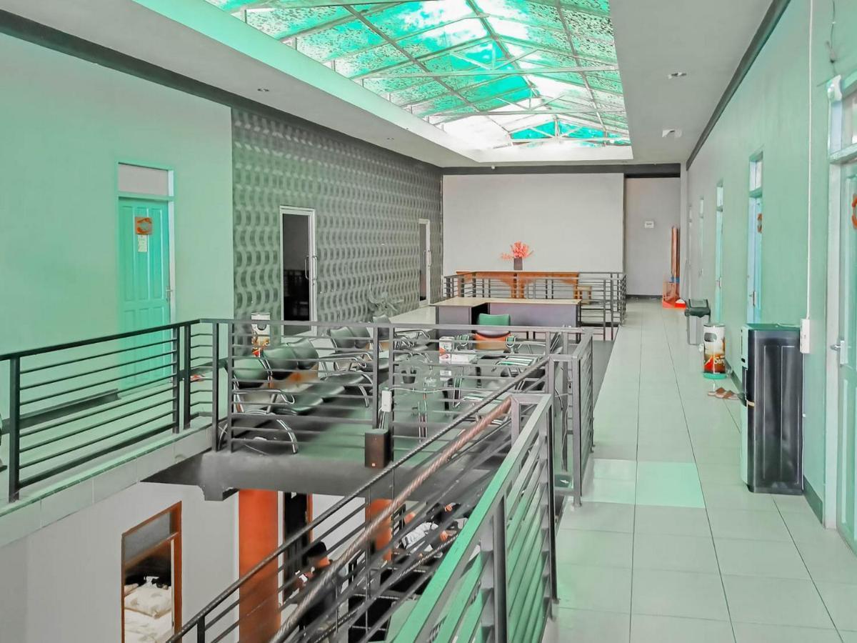 Urbanview Hotel Bagoes Sintang By Reddoorz Esterno foto