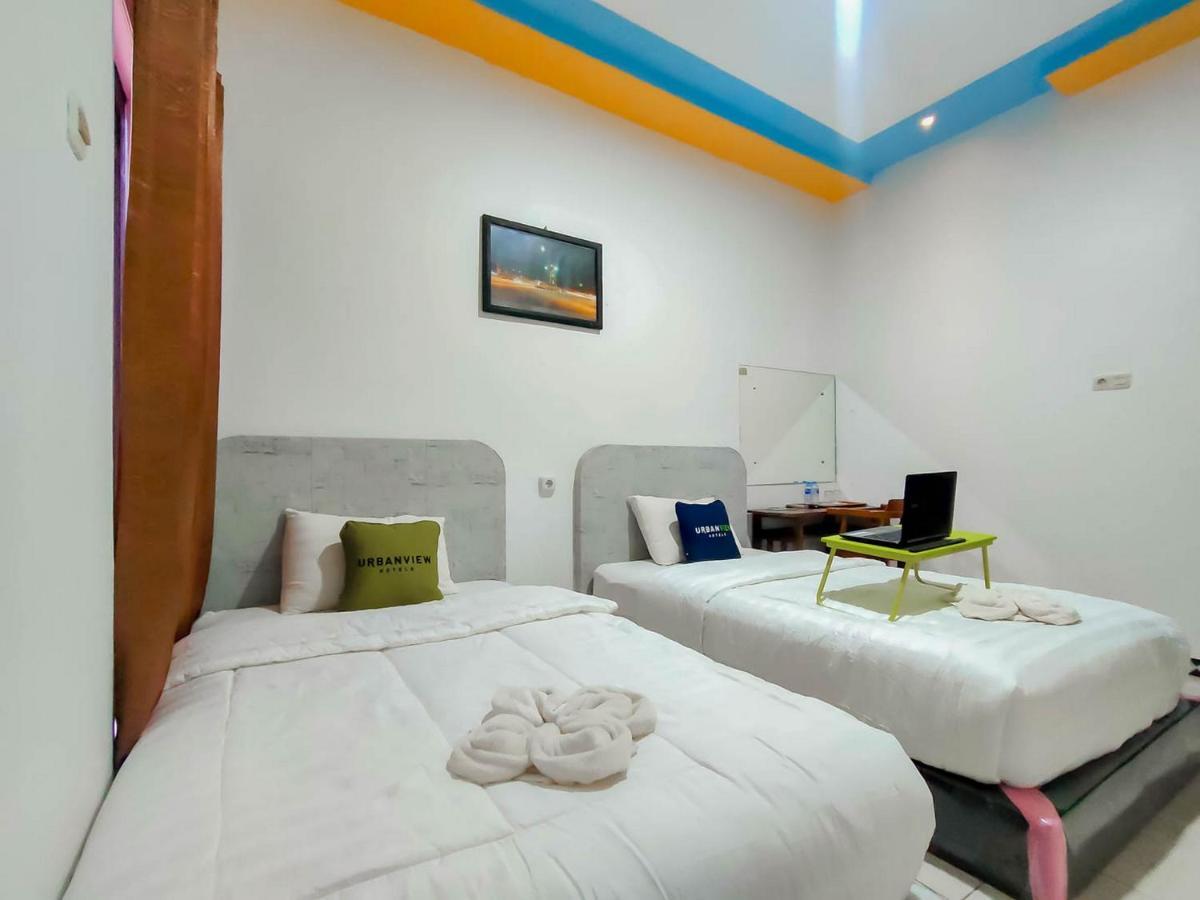 Urbanview Hotel Bagoes Sintang By Reddoorz Esterno foto