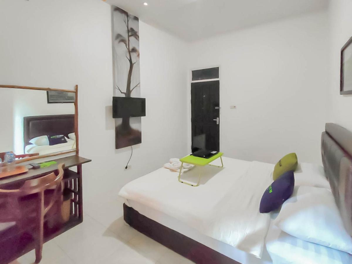 Urbanview Hotel Bagoes Sintang By Reddoorz Esterno foto