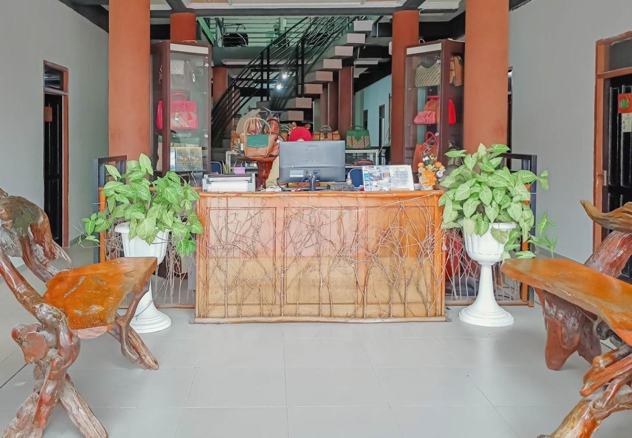 Urbanview Hotel Bagoes Sintang By Reddoorz Esterno foto