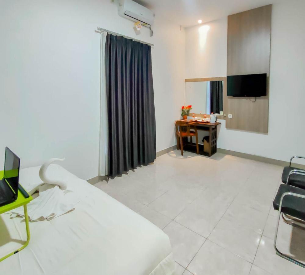 Urbanview Hotel Bagoes Sintang By Reddoorz Esterno foto