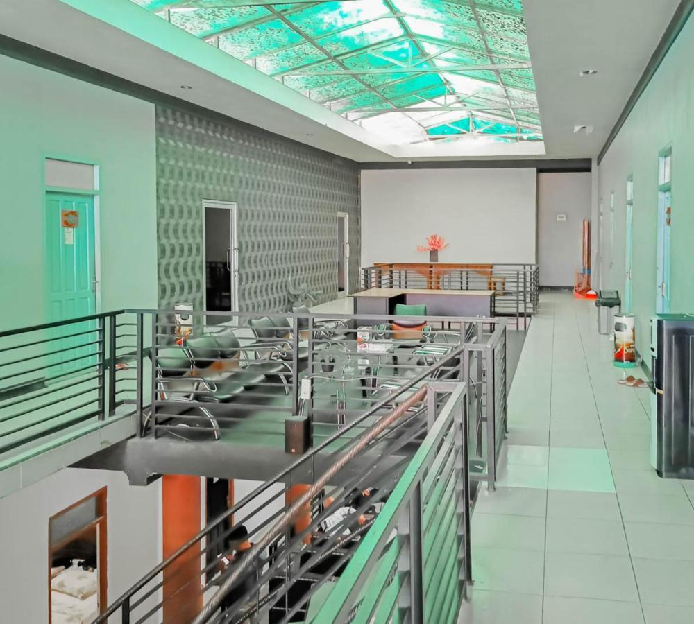Urbanview Hotel Bagoes Sintang By Reddoorz Esterno foto