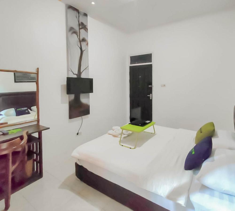 Urbanview Hotel Bagoes Sintang By Reddoorz Esterno foto