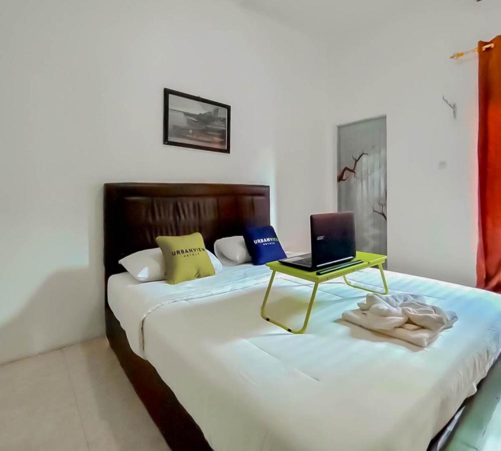 Urbanview Hotel Bagoes Sintang By Reddoorz Esterno foto