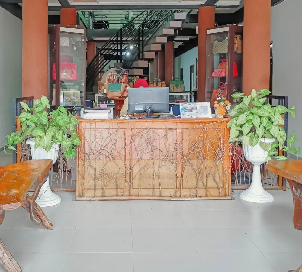 Urbanview Hotel Bagoes Sintang By Reddoorz Esterno foto